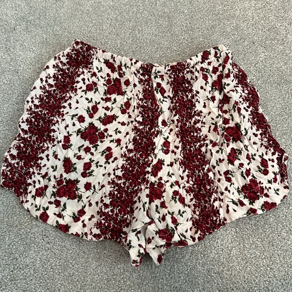 Brandy Melville Shorts - Picture 3 of 4